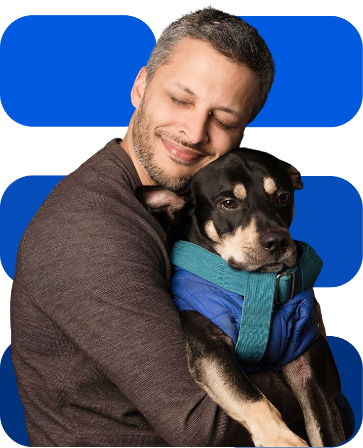 Homem abraçando seu cachorro